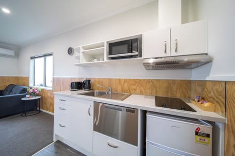 Superior Room | Private kitchen | Fridge, microwave, electric kettle, cookware/dishes/utensils