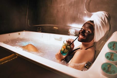 Indoor spa tub