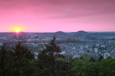 Suite with King Bed | Premium bedding, minibar, in-room safe, desk