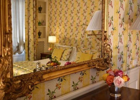 Deluxe Room, Corner | Premium bedding, down comforters, pillowtop beds, in-room safe