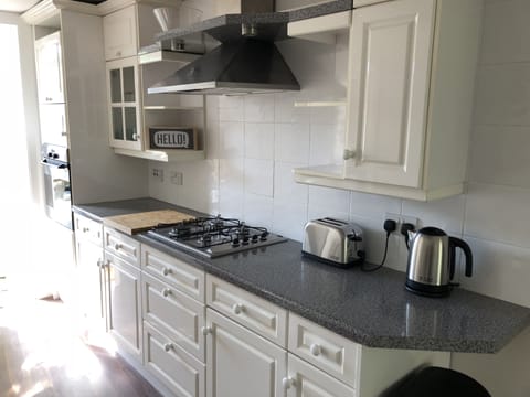 Apartment, 3 Bedrooms | Shared kitchen | Espresso maker, coffee/tea maker, electric kettle