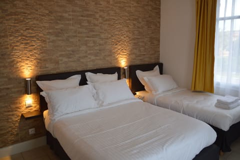 Triple Room, Balcony | Minibar, in-room safe, individually decorated, individually furnished