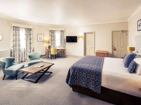 Superior Suite, 1 Double Bed | Desk, iron/ironing board, free WiFi, bed sheets