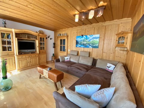 Apartment | Living room | Flat-screen TV