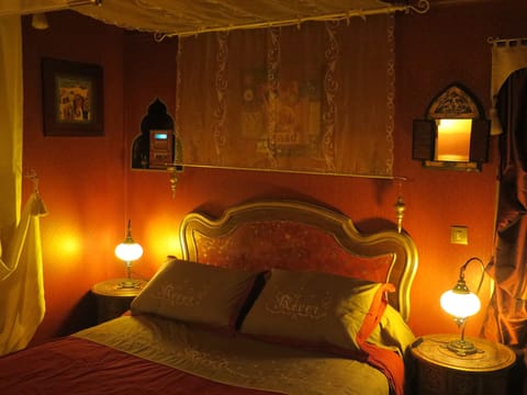 Double Room, 1 Double Bed, Non Smoking | Blackout drapes, iron/ironing board, free WiFi, bed sheets