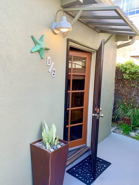 Entrance to Starfish Cottage - just steps to the Pacific Ocean. 🌀🌊🌀🌊🌀☀️🌀☀️🌀☀️🌀🌴🌀🌴