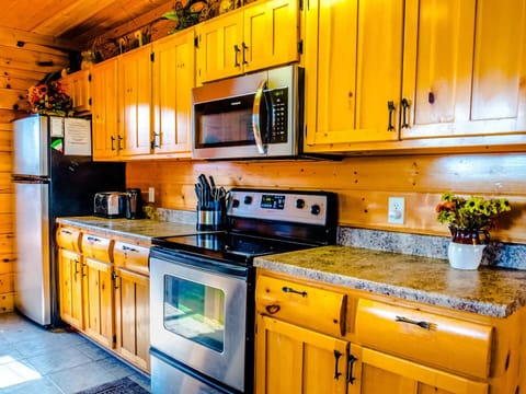 Cook at home and save on eating out. The kitchen has everything you'll need