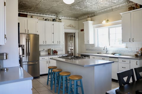 Full Kitchen, Island, and Dining Table

Island Bar seats 4.