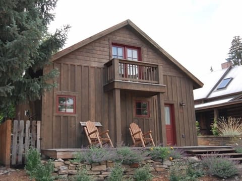 Margeauxs Cottage...Great Location