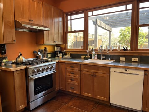 Chef's kitchen with all the amenities.