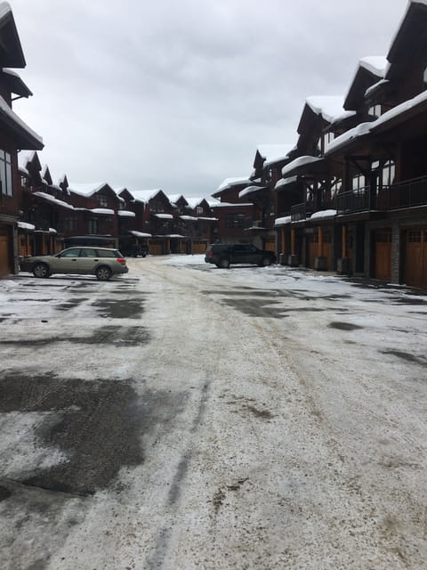 Complex where the unit is located