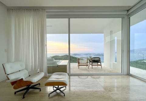 Panoramic Room, 1 King Bed, Ocean View | Premium bedding, down comforters, minibar, in-room safe