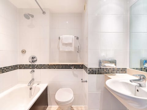 Privilege, Room, 1 Double Bed, Lake View, Lakeside | Bathroom | Deep soaking tub, eco-friendly toiletries, hair dryer, towels