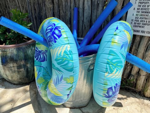 Agua Bonita - Pool toys.