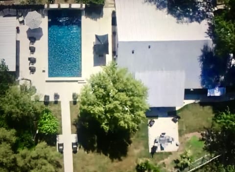 Agua Bonita - This sublime beauty has a massive sized white stone patio surrounding a deep water pool.