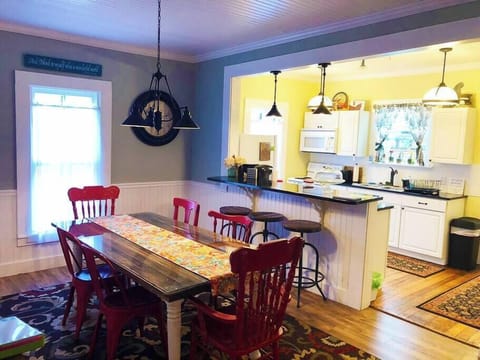 Dining Room With Seating for 6 at the Table & 3 at the Bar (2)