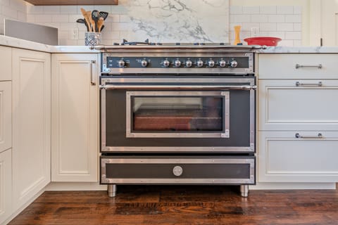 F.LliBertazzon Italia 6 burner gas stove with hood.