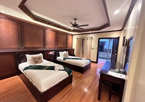 Deluxe Twin Room | Minibar, desk, free WiFi