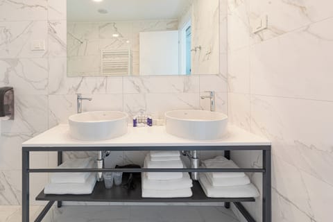 Premium Suite, 2 Bedrooms, Sea View | Bathroom | Free toiletries, hair dryer, bathrobes, slippers