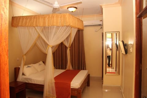 Deluxe Double Room, 1 Double Bed, Non Smoking, City View | Bathroom | Shower, rainfall showerhead, free toiletries, slippers