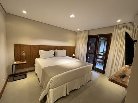 Deluxe Apartment, 1 King Bed, Non Smoking | Egyptian cotton sheets, premium bedding, pillowtop beds, minibar