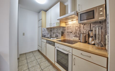 Apartment, 3 Bedrooms, Mountain View (Appartement Top 14) | Private kitchen | Fridge, stovetop, dishwasher, coffee/tea maker