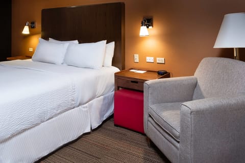 Deluxe Room, 1 King Bed | 1 bedroom, premium bedding, in-room safe, desk