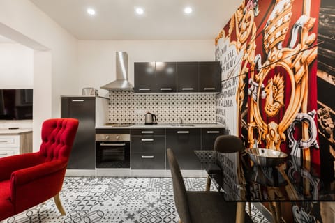 Deluxe Apartment (Festa) | Private kitchenette | Full-size fridge, oven, stovetop, dishwasher