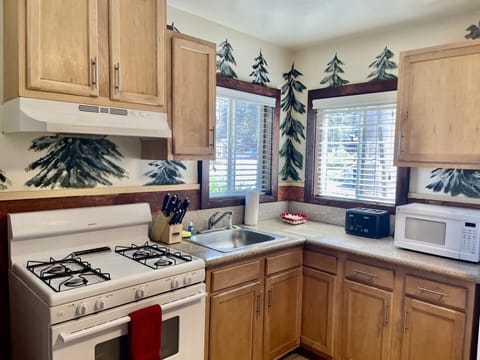 Family Cabin, 2 Bedrooms, Private Bathroom, Mountain View (012 2B 2K) | Private kitchen | Fridge, microwave, paper towels