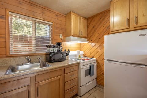 Family Cabin, Private Bathroom, Mountain View (001 2BR 2Q) | Private kitchen | Fridge, microwave, paper towels