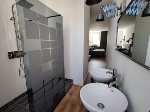 Double Room (La Terrasse) | Bathroom sink