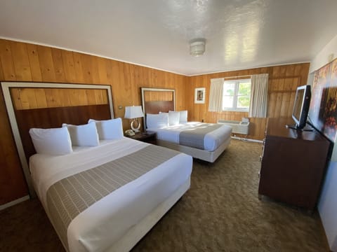 Luxury Double Room, 2 Queen Beds, Non Smoking, Mountain View | Egyptian cotton sheets, premium bedding, pillowtop beds, blackout drapes