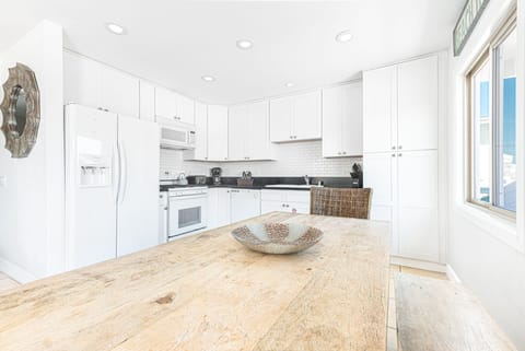 Kitchen is stocked with dishes, cooking, baking and meal prep gear. All standard large and small appliances included. Guests must provide their own food, drinks, spices, and condiments.
                