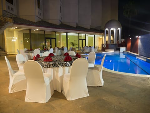 Superior Room | Pool | Outdoor pool, sun loungers