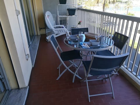 Breakfast/lunch/dinner on balcony with beautiful sea view.