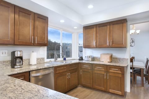 Fully upgraded kitchen with top of line appliances, utensils and cutlery