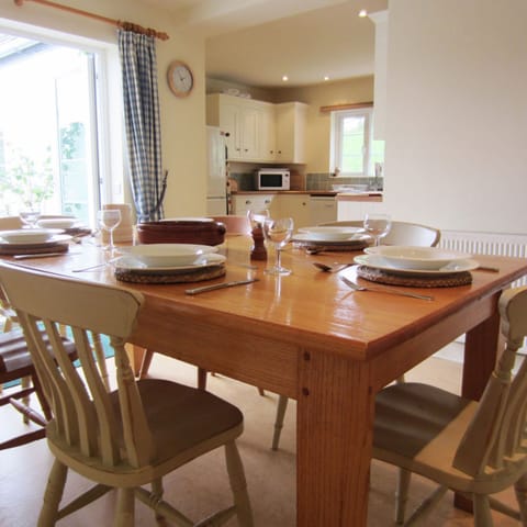 Spacious family kitchen and dining room