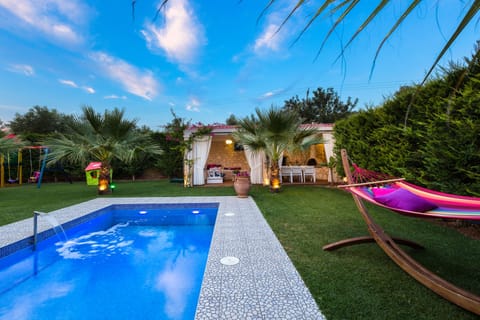 Hammock available next to the pool, for moments of relaxation!