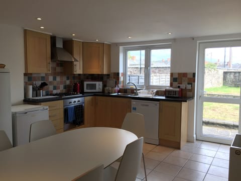 Fully fitted kitchen with dining table and chairs. Dishwasher and microwave 