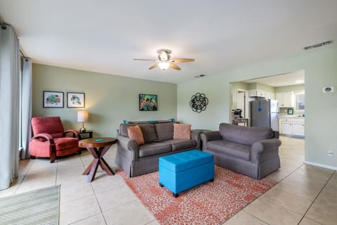 Living room w/ full size sleeper