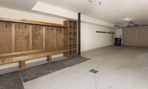 137 Beaverhead 301 garage2