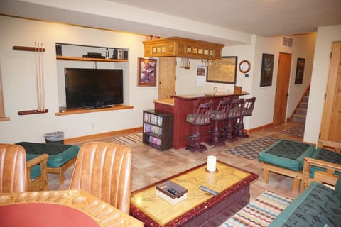 Meda room with Wet Bar/Flat Screen TV/ and game table
