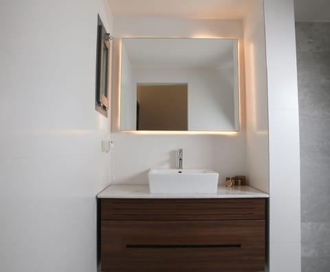 Suite, Sea View | Bathroom sink
