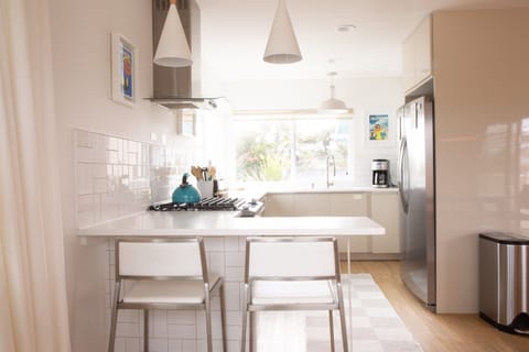 Fully equipped kitchen - ocean view