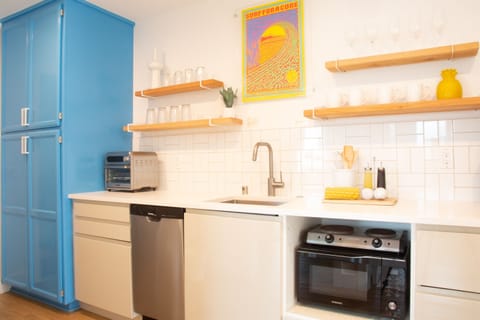 Fully equipped kitchenette