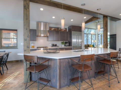 Homestead Chalet 10 Claim Jumper, Kitchen, 2