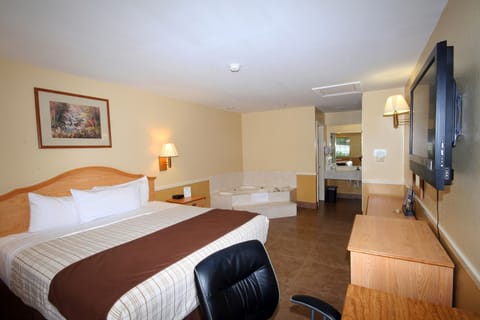 Standard Room, 1 King Bed, Smoking, Jetted Tub | Desk, iron/ironing board, free WiFi, alarm clocks