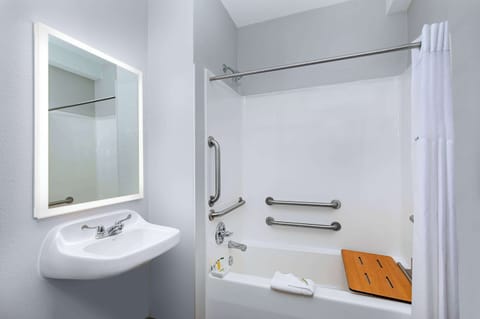 Standard Room, 2 Queen Beds, Accessible | Accessible bathroom