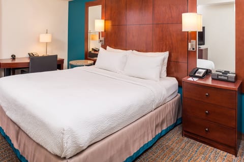 Suite, 2 Bedrooms | Hypo-allergenic bedding, down comforters, pillowtop beds, in-room safe