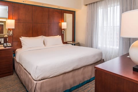 Suite, 1 Bedroom | Hypo-allergenic bedding, down comforters, pillowtop beds, in-room safe
